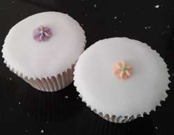 12 Flower Cupcakes